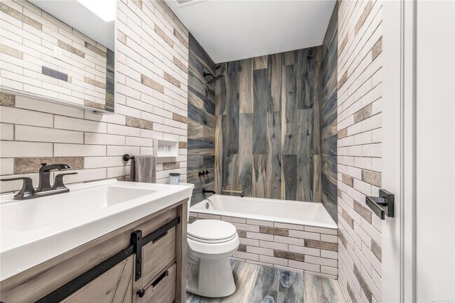 Building Photo - 6 Squirrel Hill