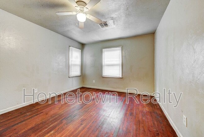 Building Photo - 410 E Steed Dr