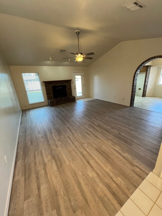 Building Photo - 1404 Bois D Arc Dr