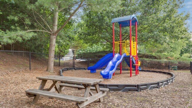 Building Photo - 875 Crowne Forest Ct