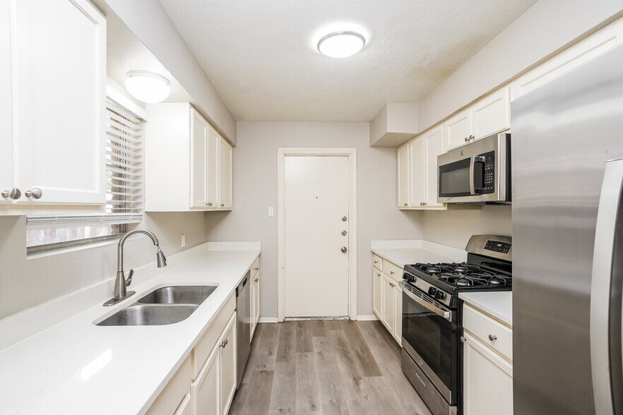 Building Photo - 332 Coventry Ln