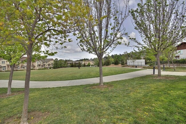 Building Photo - 12 Merrydale Ct