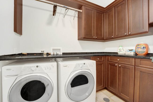 Building Photo - 460 Pennsylvania Ave