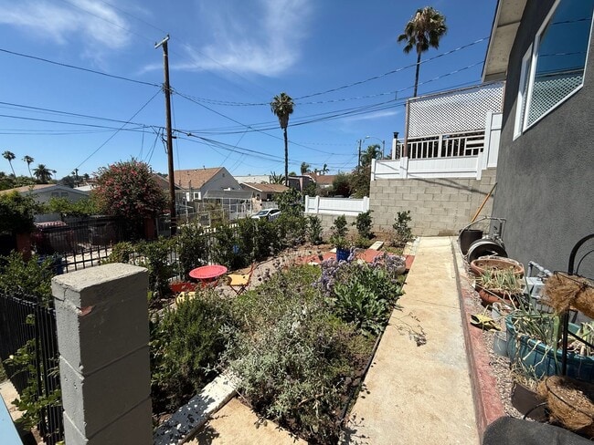 Building Photo - Now Leasing – 812 Merlin | $6,200/Month | ...