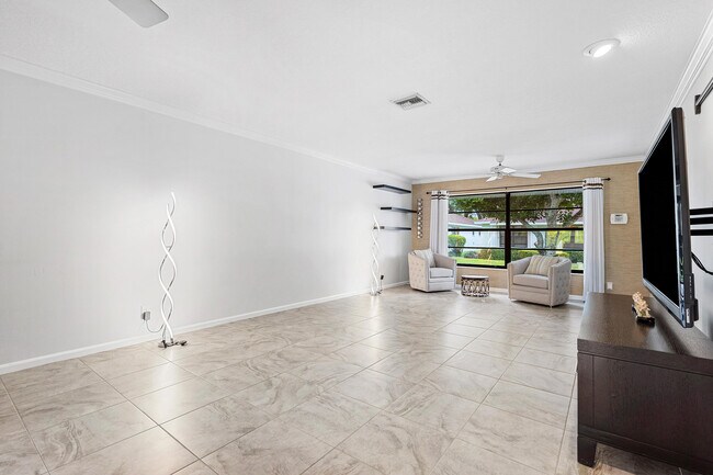 Building Photo - 9815 Pecan Tree Dr