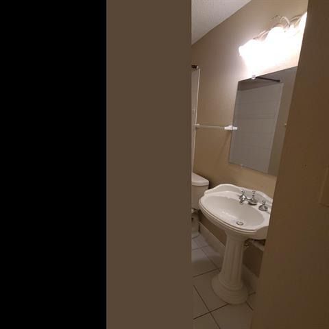 Building Photo - 1500 Briarpath Ln