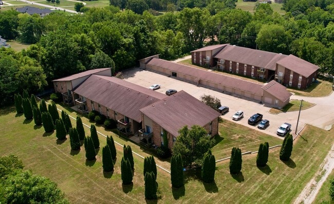 Building Photo - 2 bedroom one bath at Cedar Hills in Ozark...