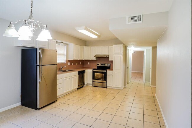 Building Photo - 10919 Skybird Dr