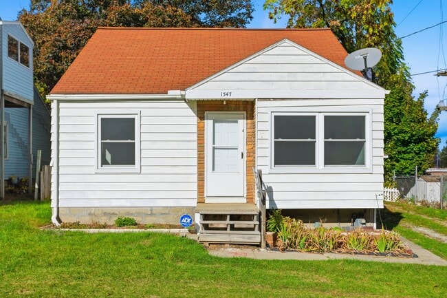 Primary Photo - 1547 E Atherton Rd