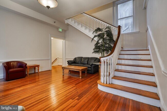 Building Photo - 509 Cathedral St