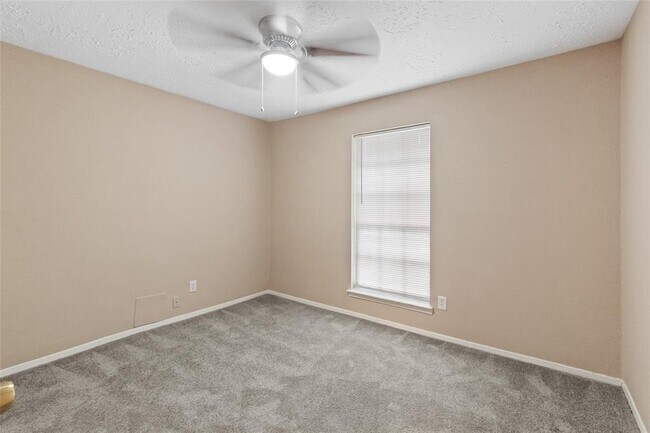 Building Photo - 4522 Mossygate Dr