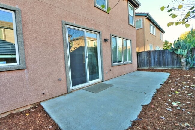 Building Photo - Beautiful 4 Bed 3 full bath Natomas Home!!