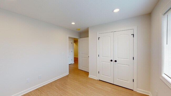 Building Photo - 995 Dailey Pl