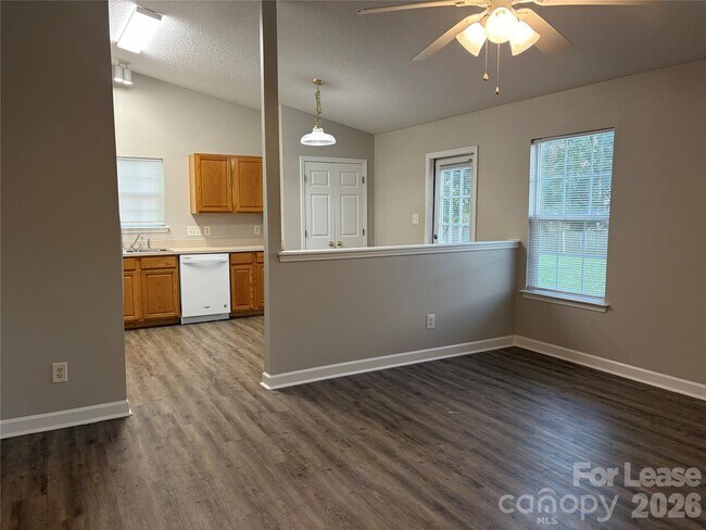 Building Photo - 4924 Aldersbrook Dr