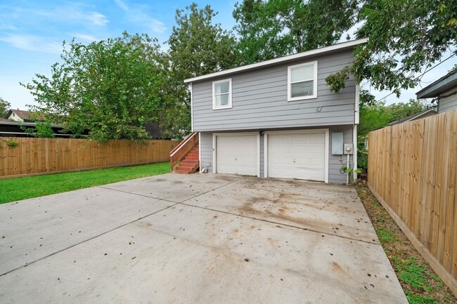 Building Photo - 6923 Avenue F