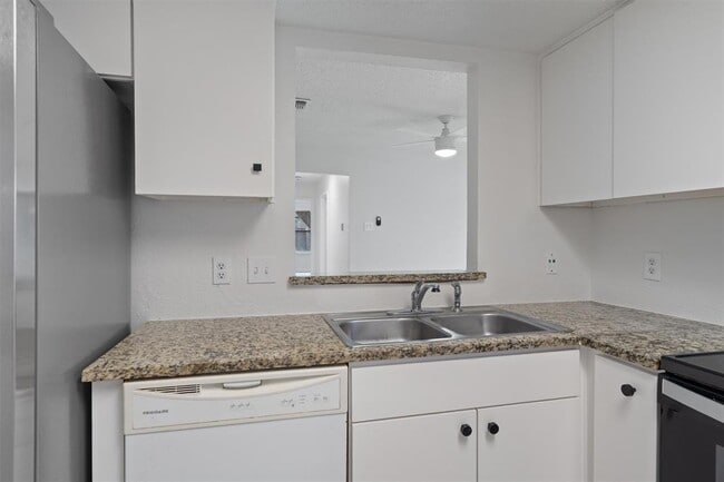Building Photo - 2602 Alcott Ln