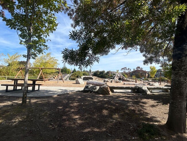 Building Photo - Gorgeous 3 bedroom 3 bathroom home in Mill Creek AVAILABLE NOW