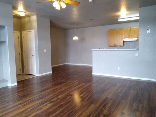 Building Photo - Awesome Aurora Condo w/ Tons of Space and ...