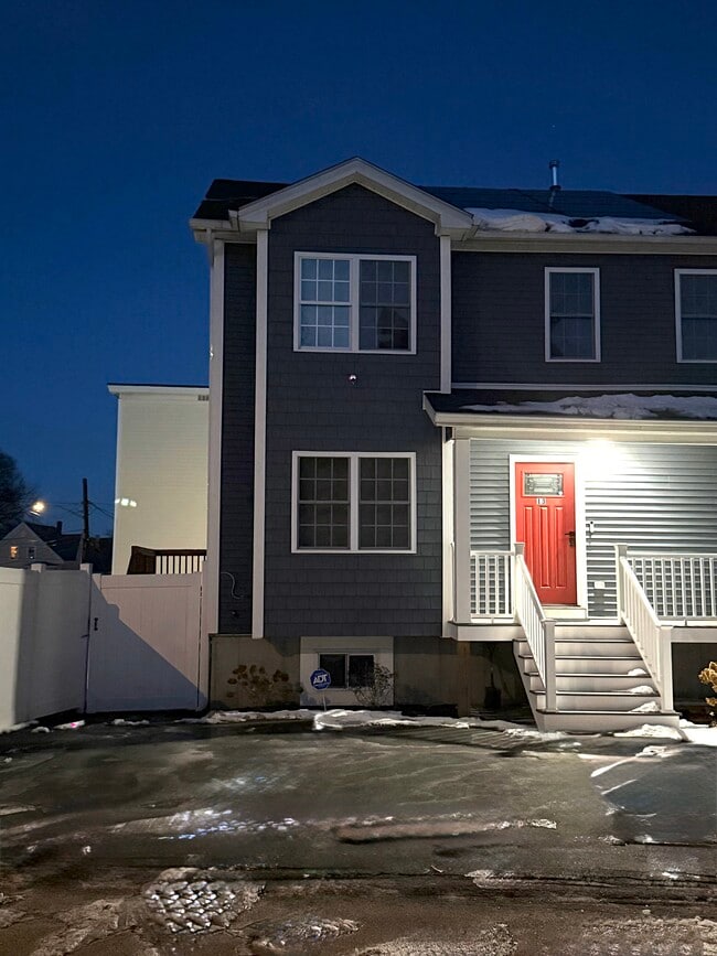 Building Photo - 13 Marion St