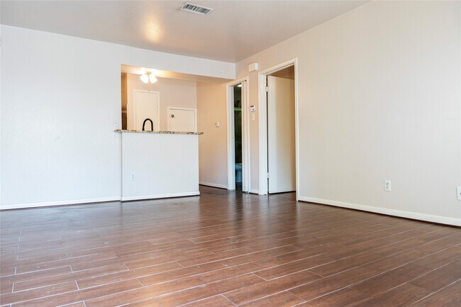 Building Photo - 829 Wax Myrtle Ln