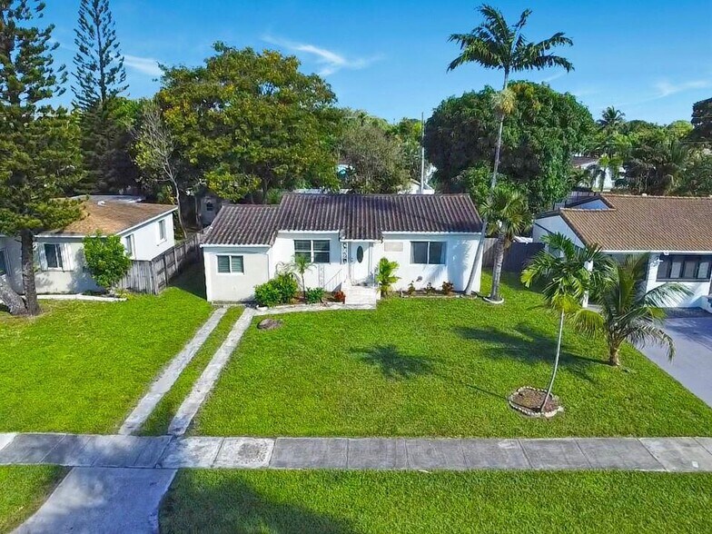 Primary Photo - 1535 Plunkett St