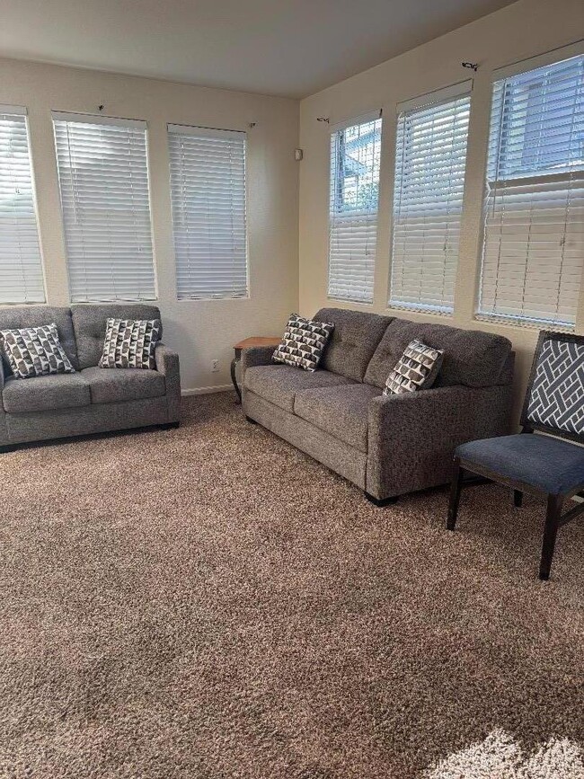 Building Photo - 624 Gardenia Pl