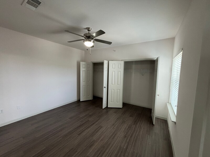 Building Photo - 4624 Cromwell Dr
