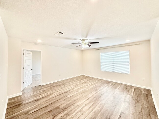 Building Photo - 4-Bedroom Home - Community Park/Splash Pad