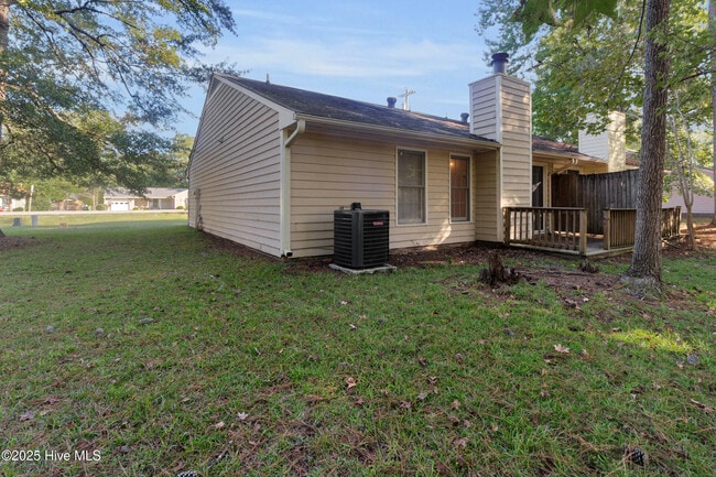 Building Photo - 1615 RaceTrack Rd