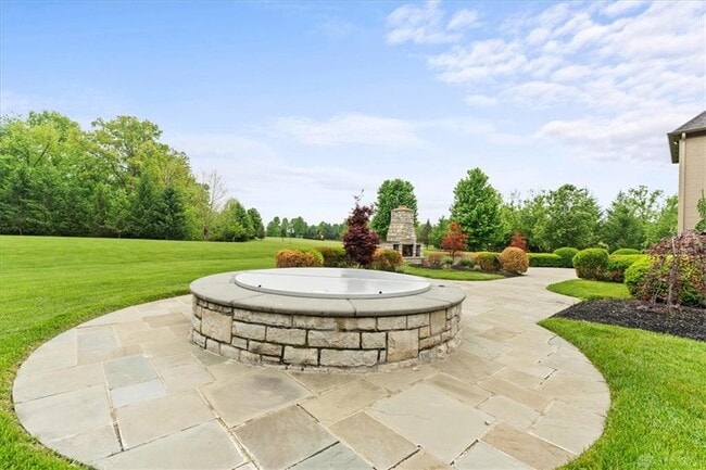 Building Photo - 9020 Whisperinghill Dr
