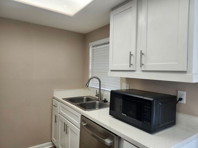 Building Photo - Duplex for Rent