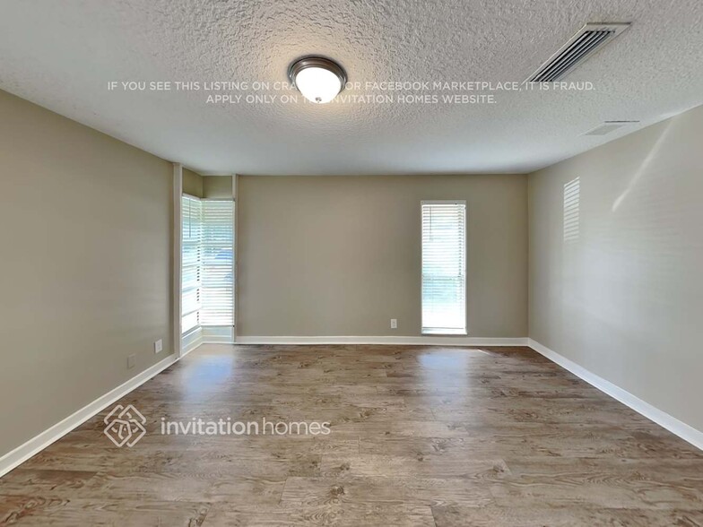 Building Photo - 8652 Villa San Jose Dr E