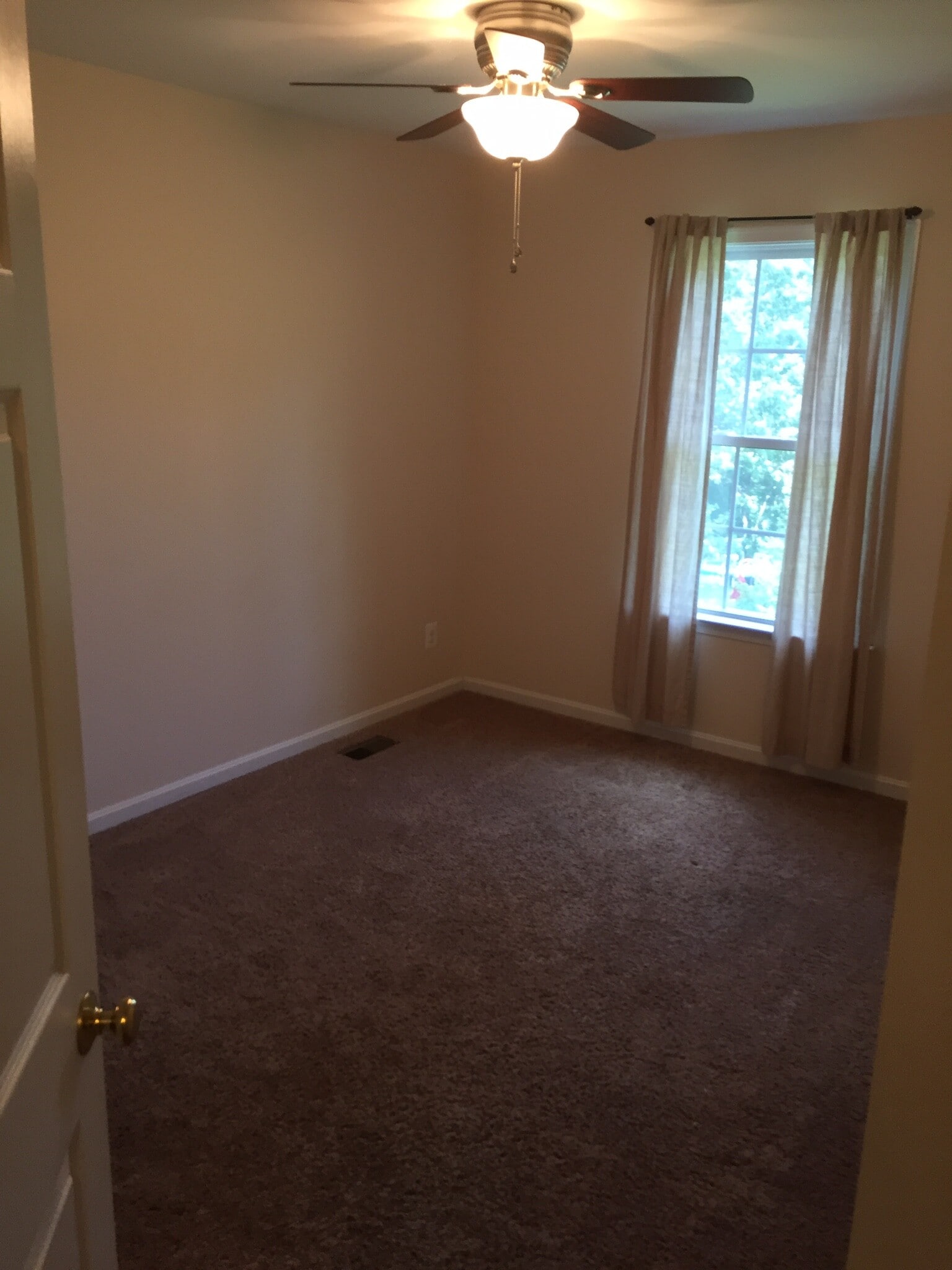 Building Photo - 320 Pine Shores Dr