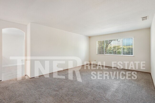 Building Photo - 3000 Nikol St