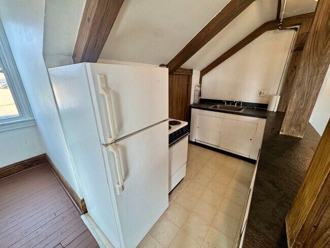 Building Photo - 4451 Highridge St