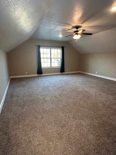 Building Photo - 1124 Eagles View Dr