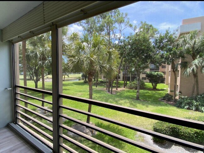 Primary Photo - 4700 Lucerne Lakes Blvd W