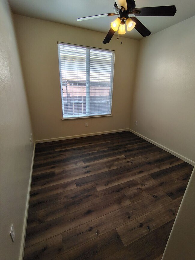 Building Photo - 363 Cabernet Dr