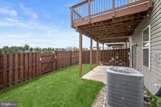 Building Photo - 212 Upper Brook Terrace