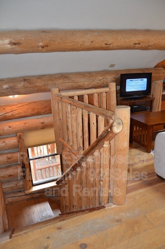 Building Photo - 1500 E Iris Trail