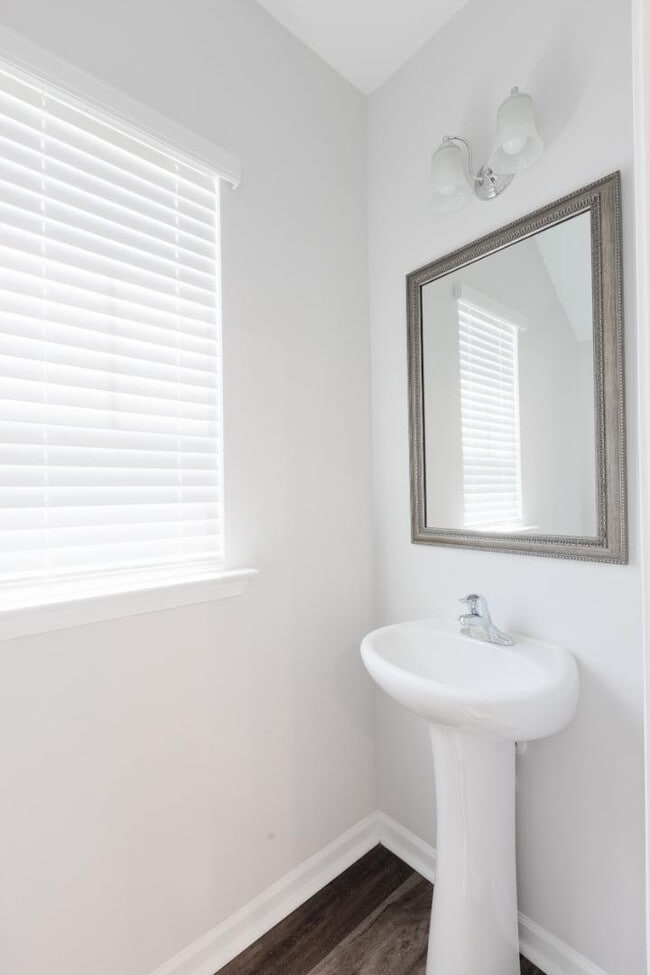 Building Photo - 61 Conifer St