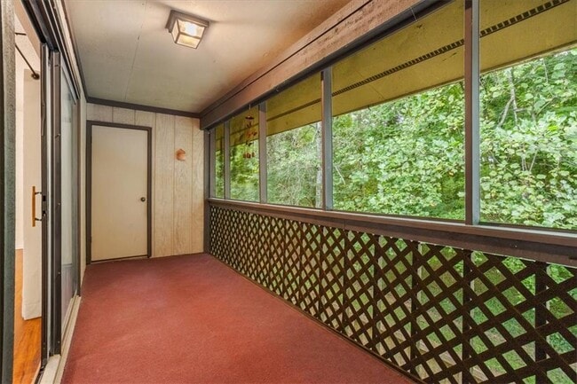 Building Photo - 2205 Surrey Ct