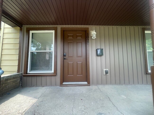 Primary Photo - Five Bedroom Home - Completely Remodeled!