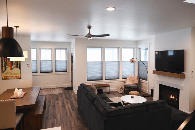 Building Photo - 180 Dustarr Ln