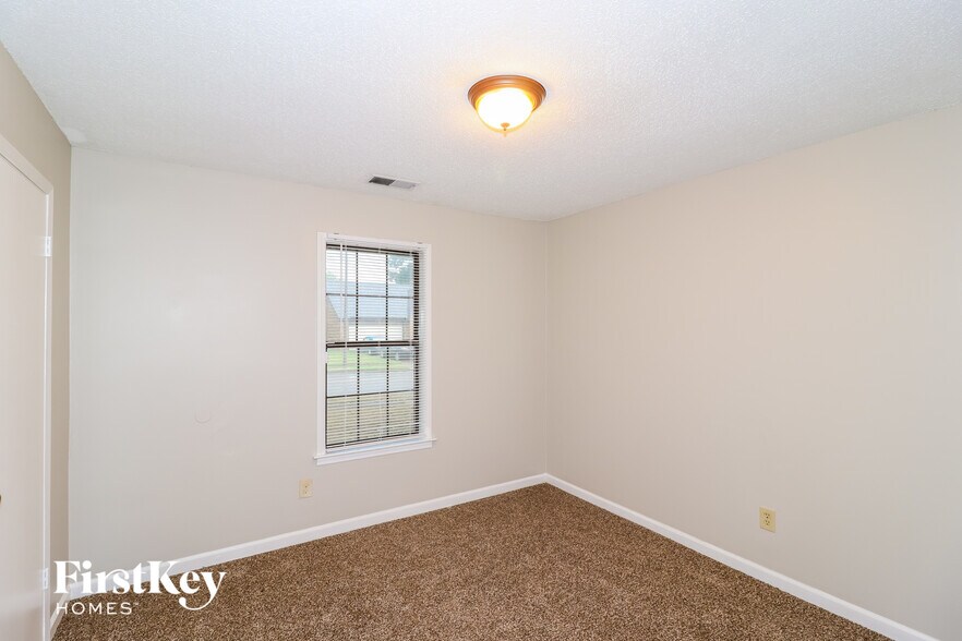 Building Photo - 6990 Scepter Cove