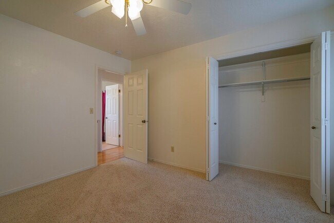 Building Photo - Spacious Stand Alone Home