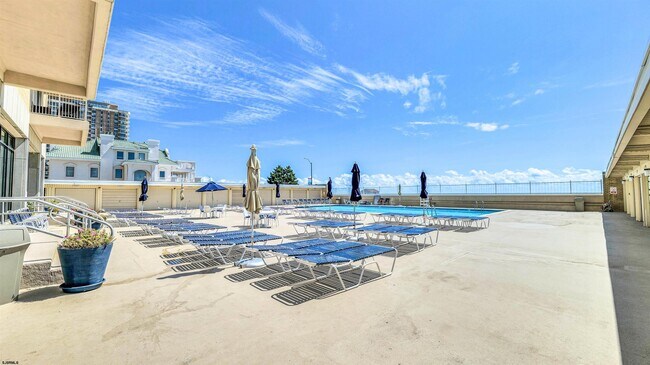Building Photo - 5000 Boardwalk