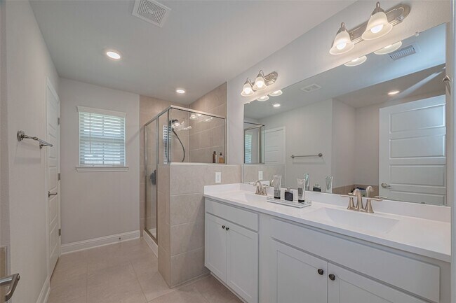 Building Photo - 5323 Vermilion Ct