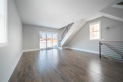 Building Photo - 556 W 18th St