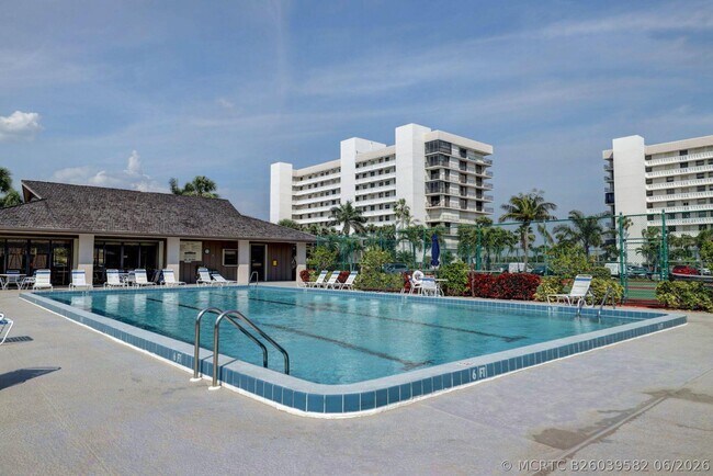 Building Photo - 5059 N Hwy A1A